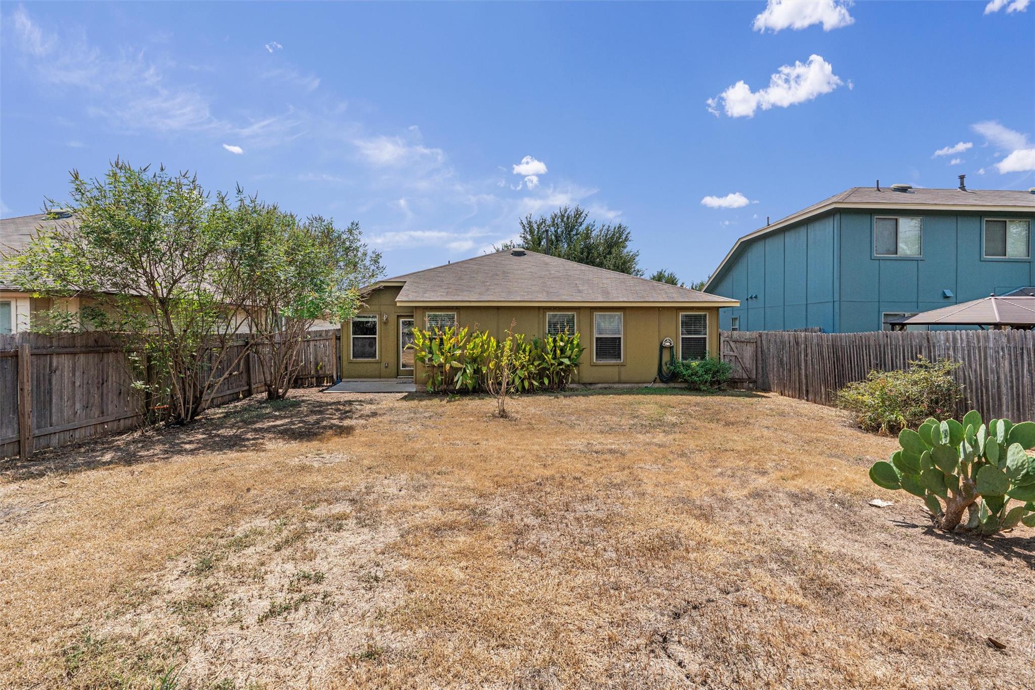 15012 Parrish LN