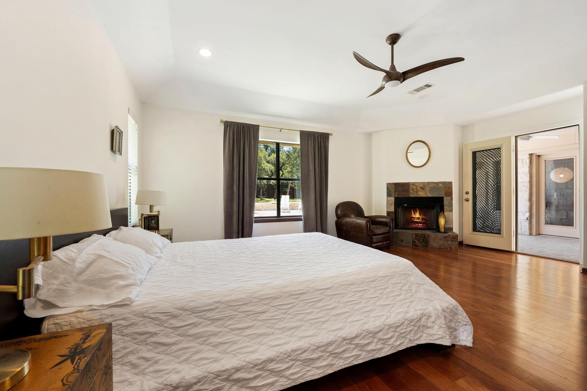 105 N Laurelwood DR