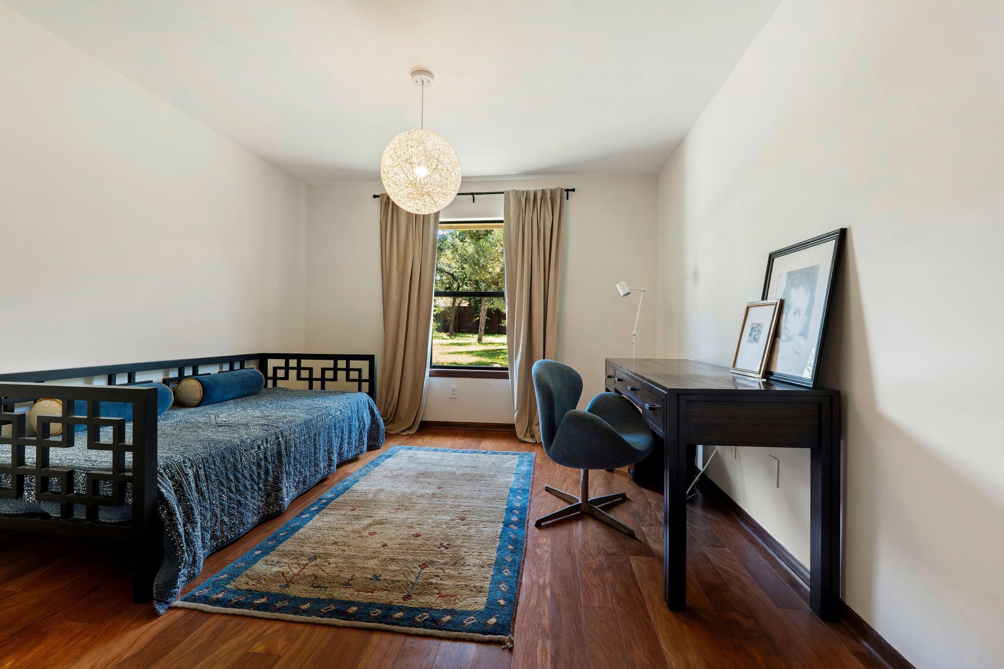 105 N Laurelwood DR