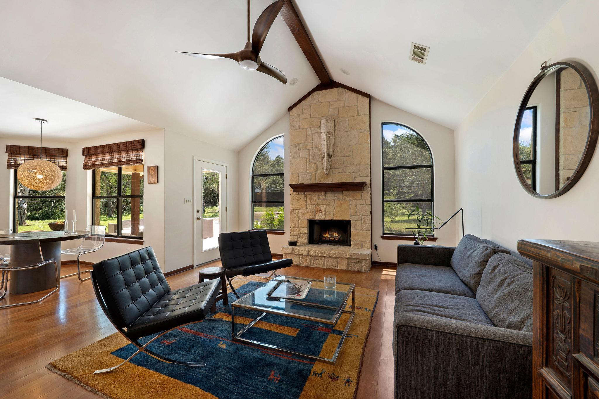 105 N Laurelwood DR