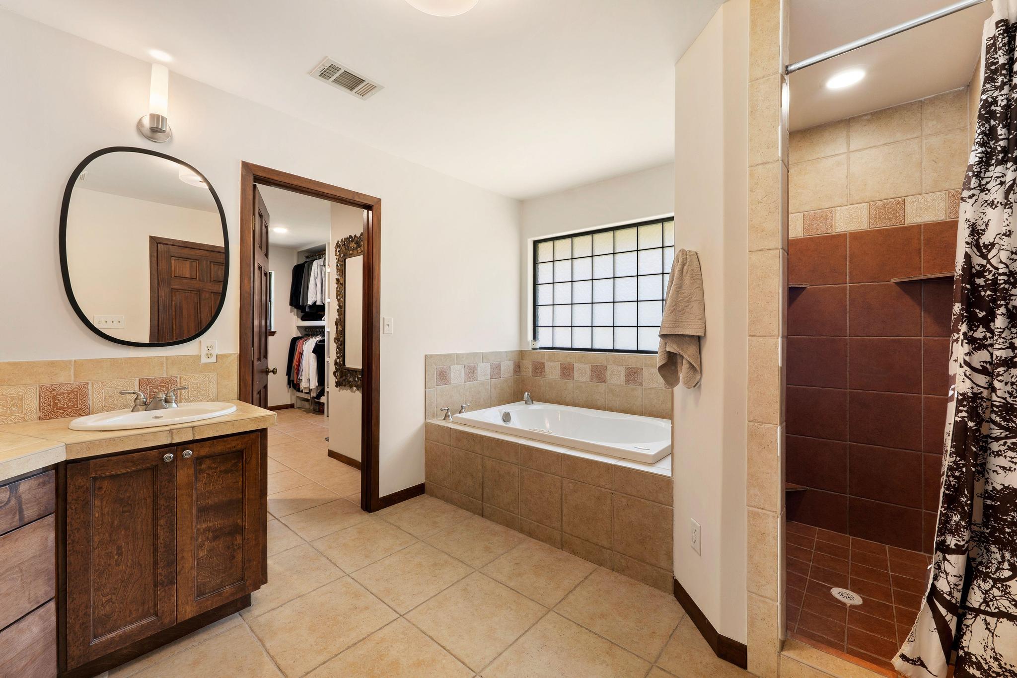 105 N Laurelwood DR