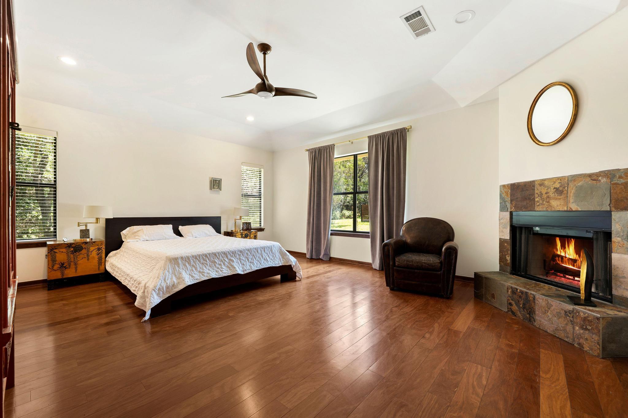105 N Laurelwood DR