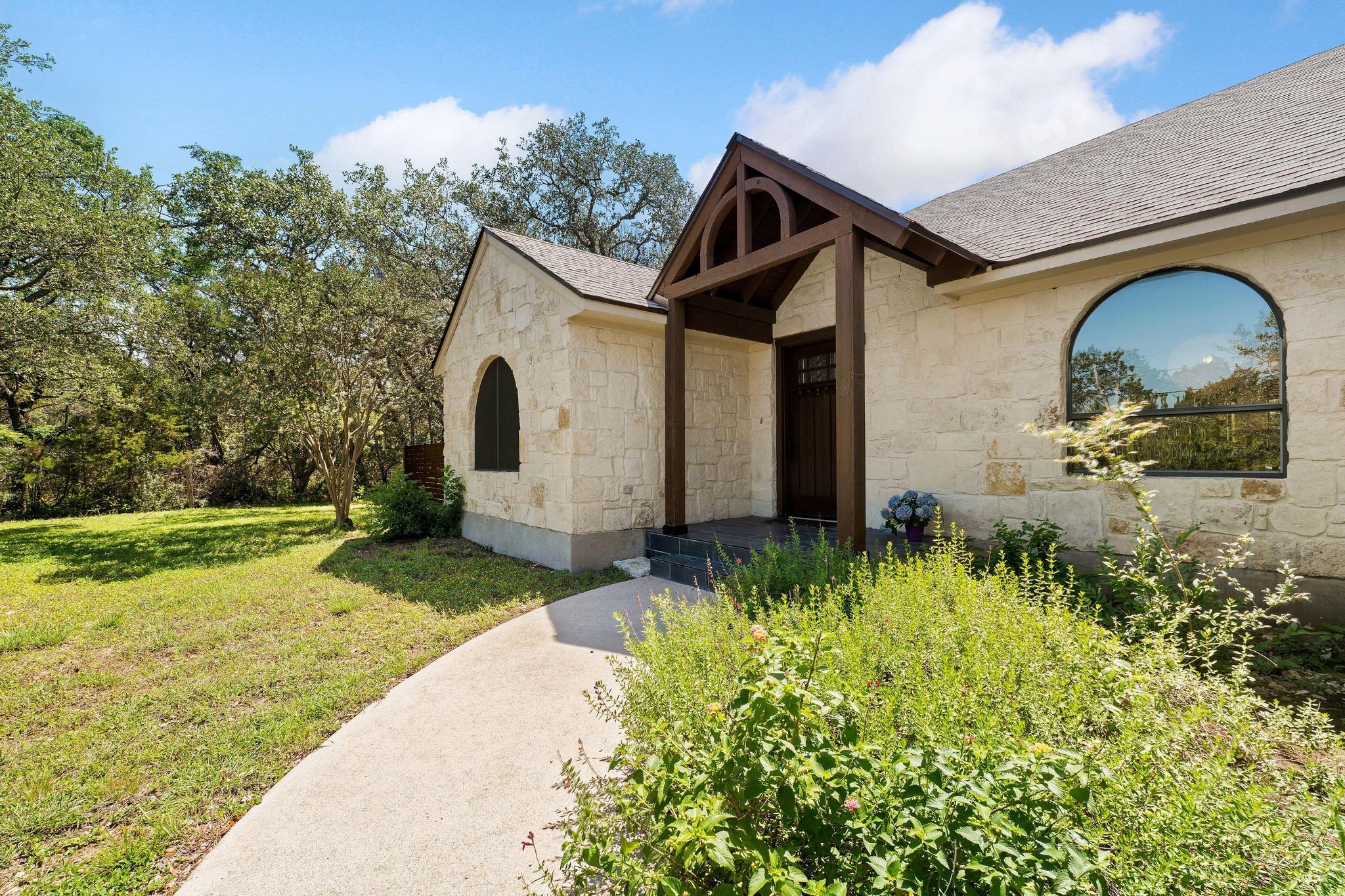 105 N Laurelwood DR