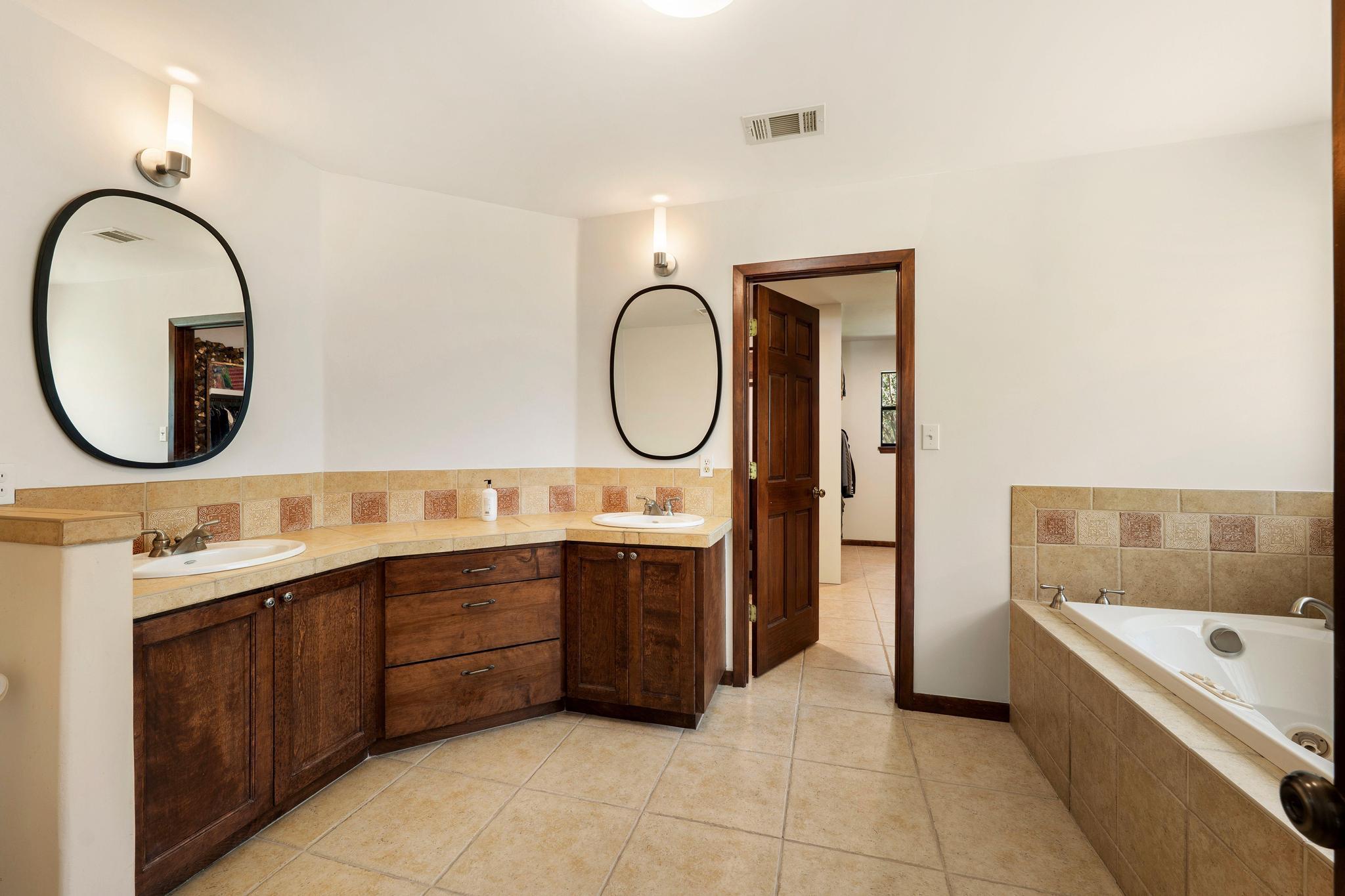 105 N Laurelwood DR