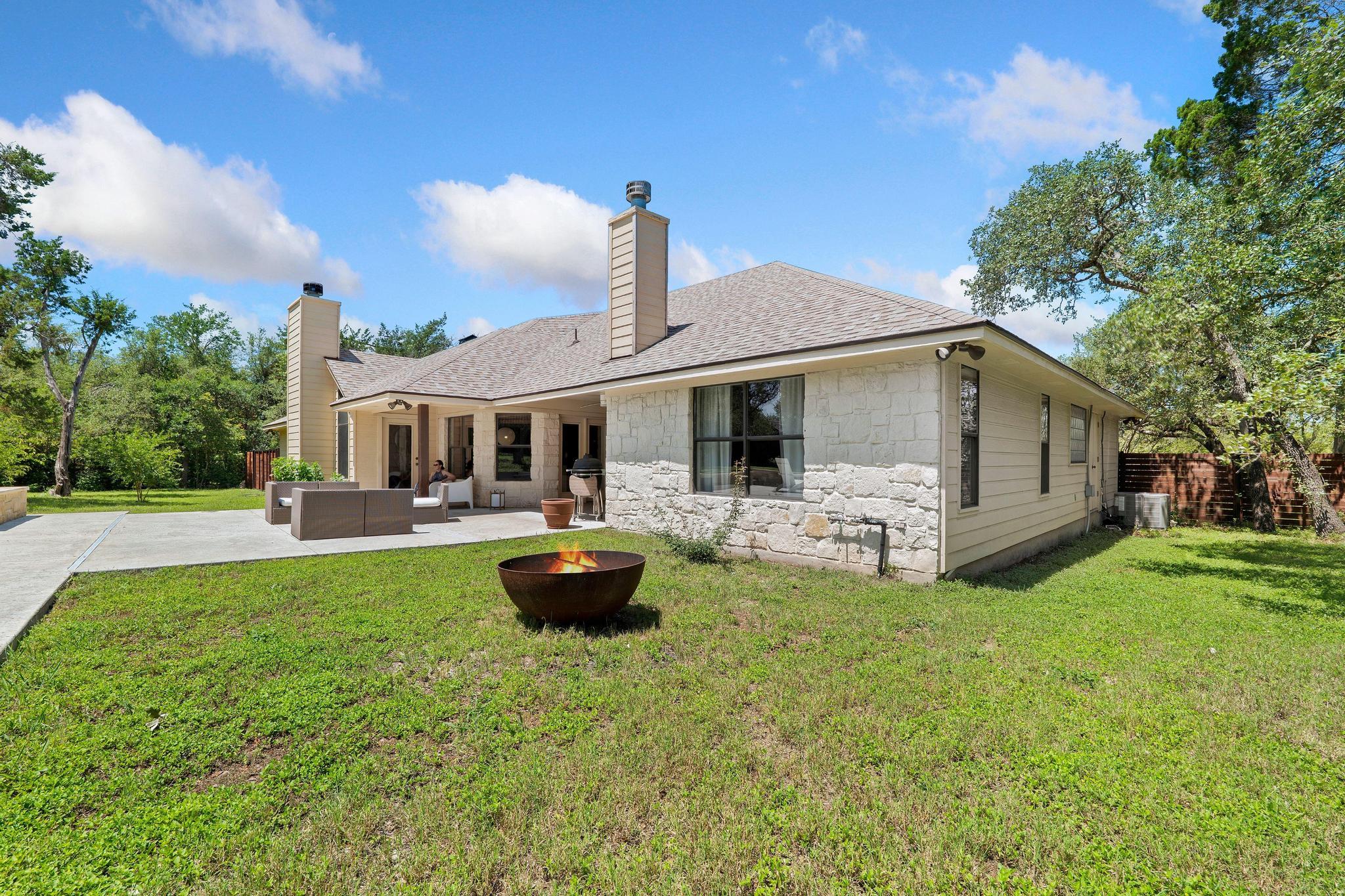 105 N Laurelwood DR