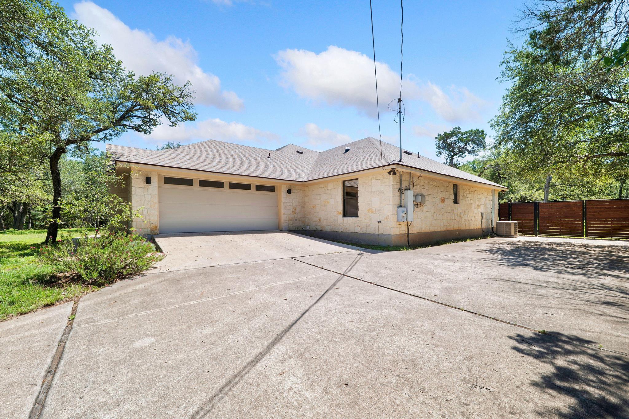 105 N Laurelwood DR
