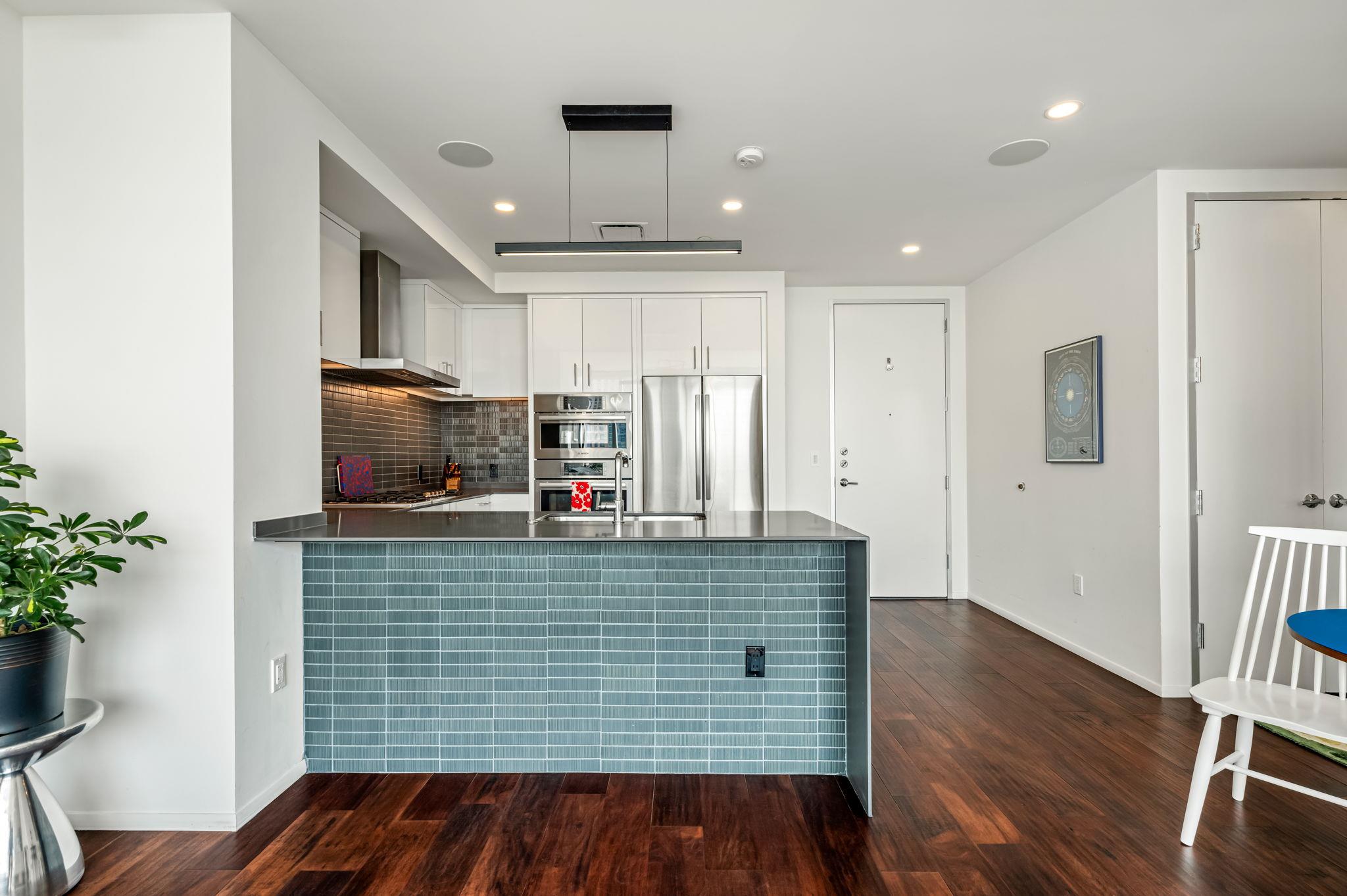 301 West Ave # 2009