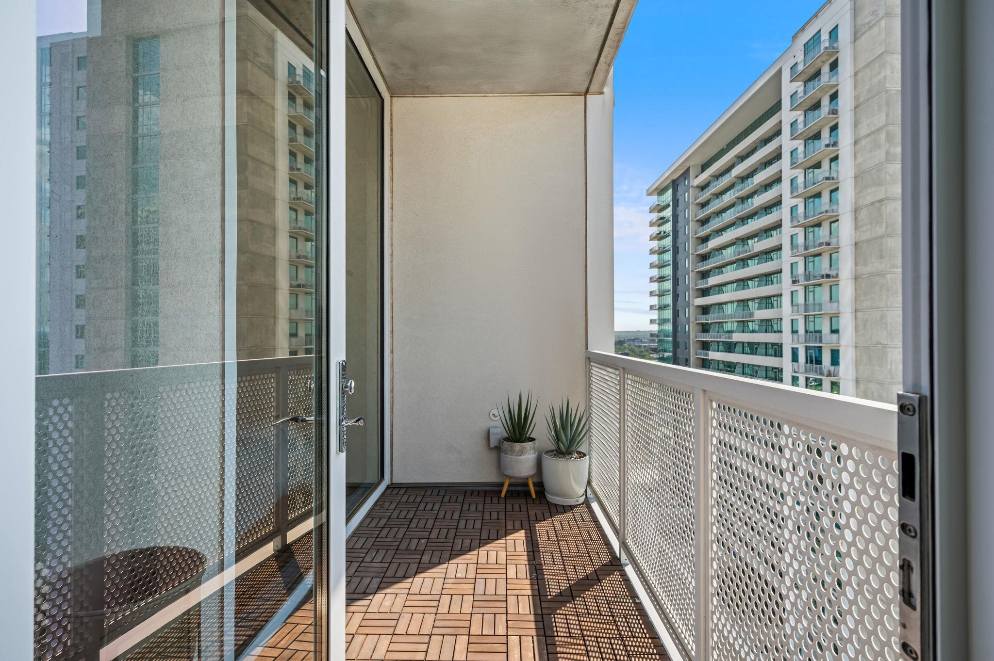 301 West Ave # 2009