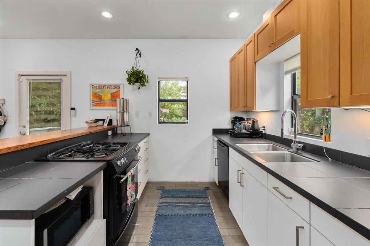 2113 Thornton RD
