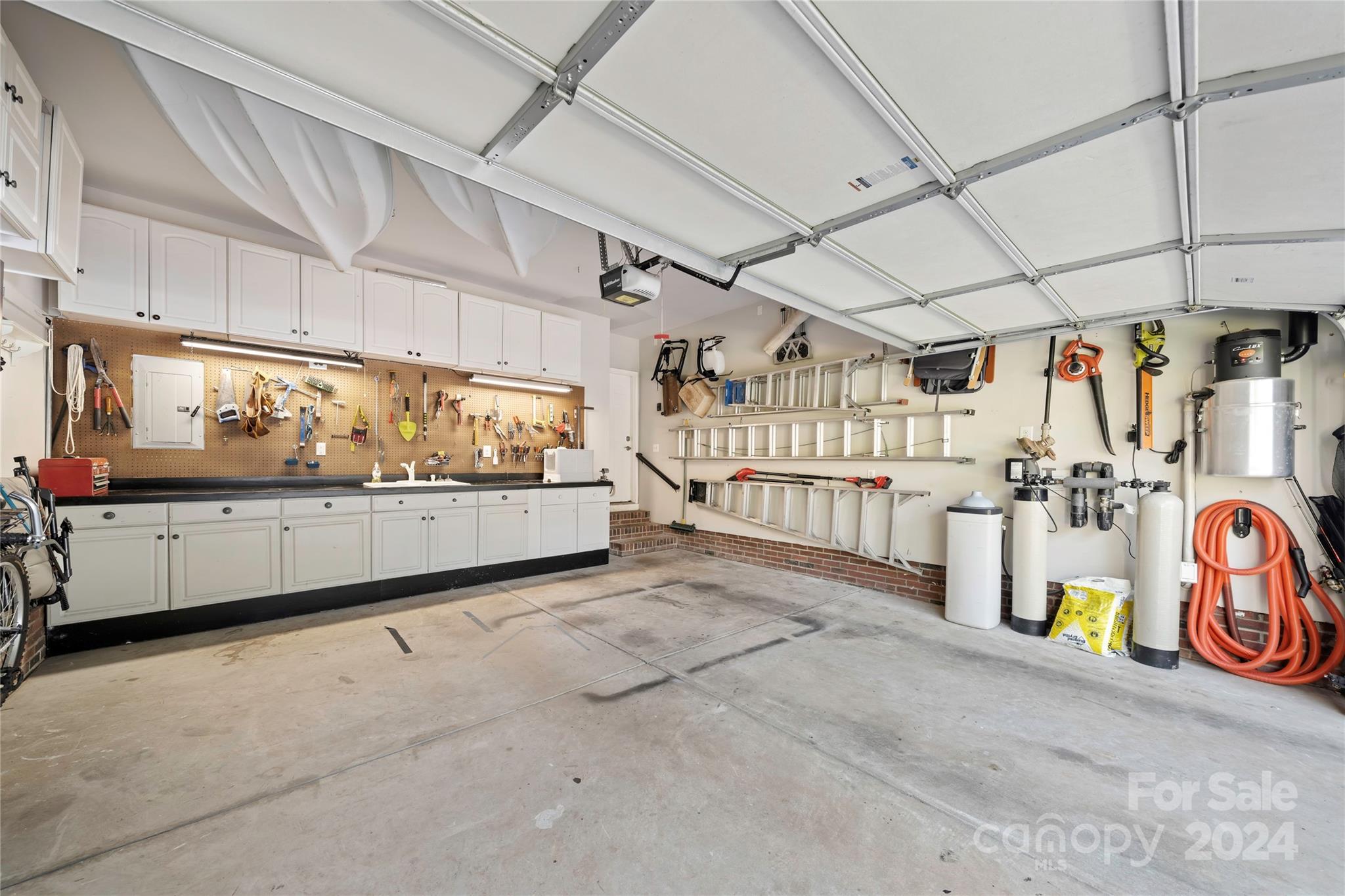 8411 Sandowne Lane