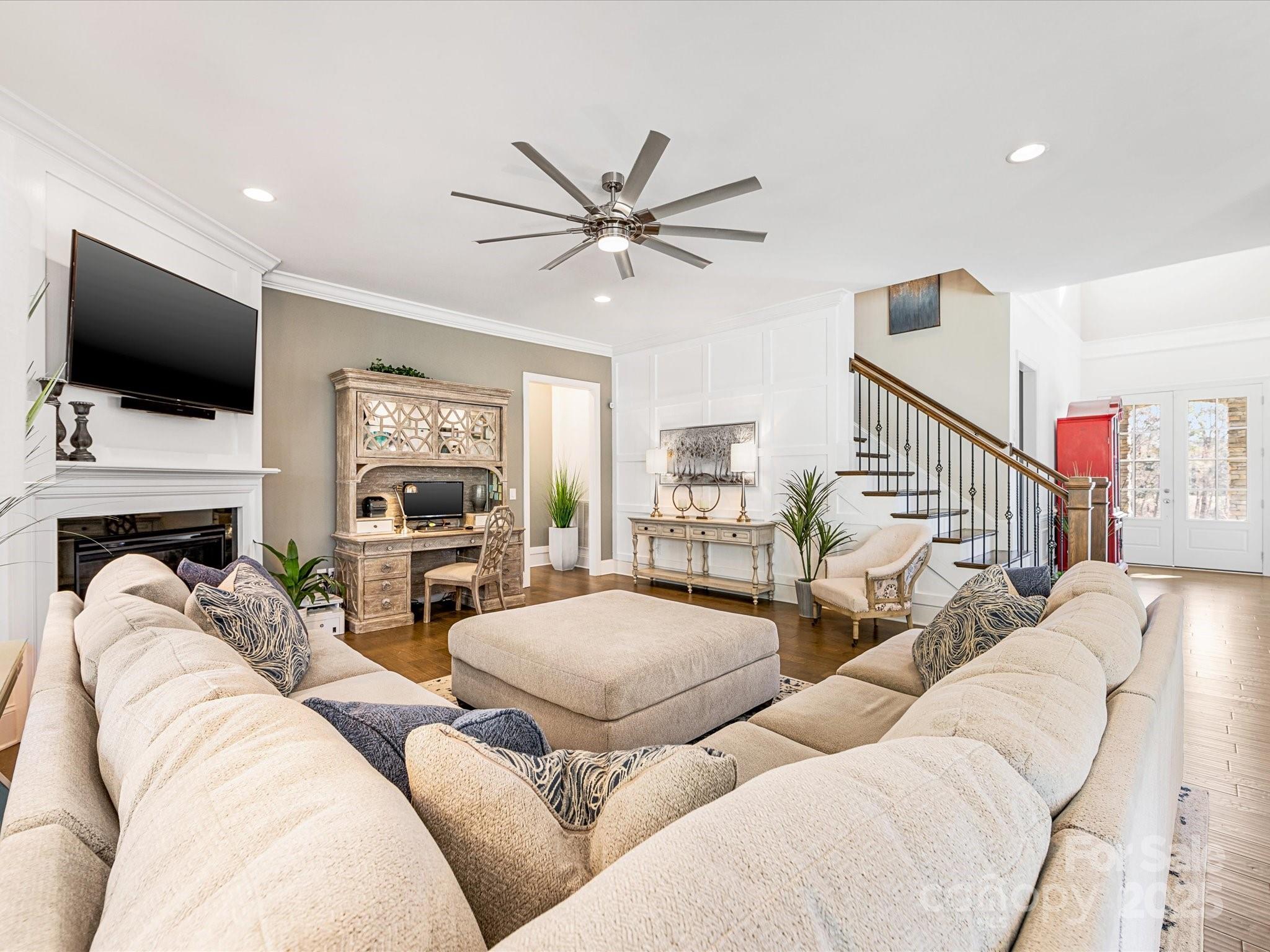 100 S Centurion Lane