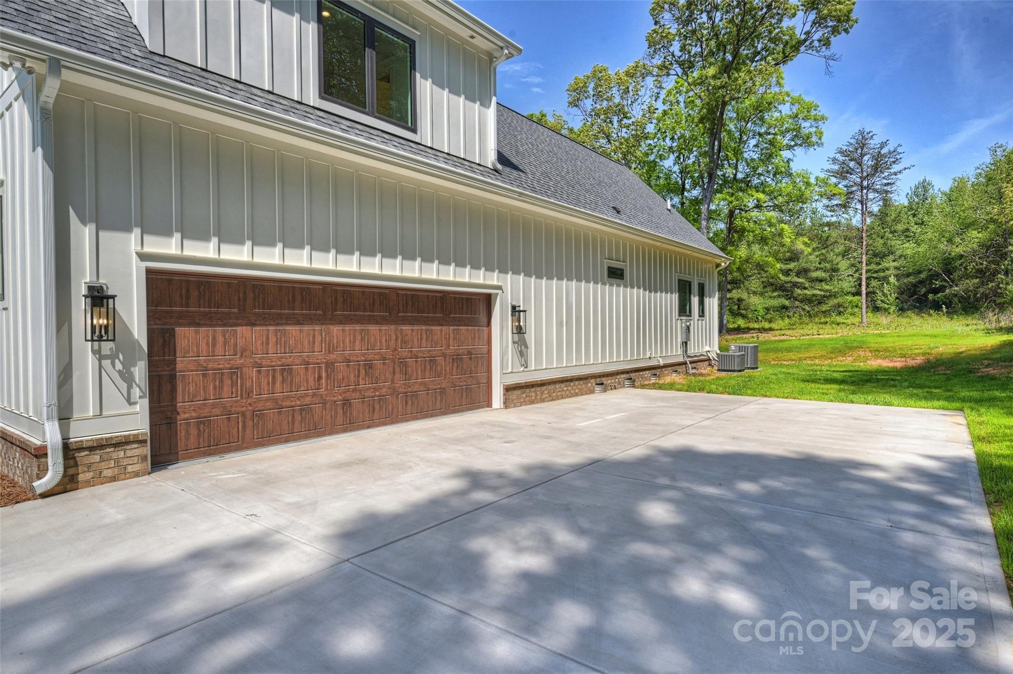 7768 Lynwood Lane