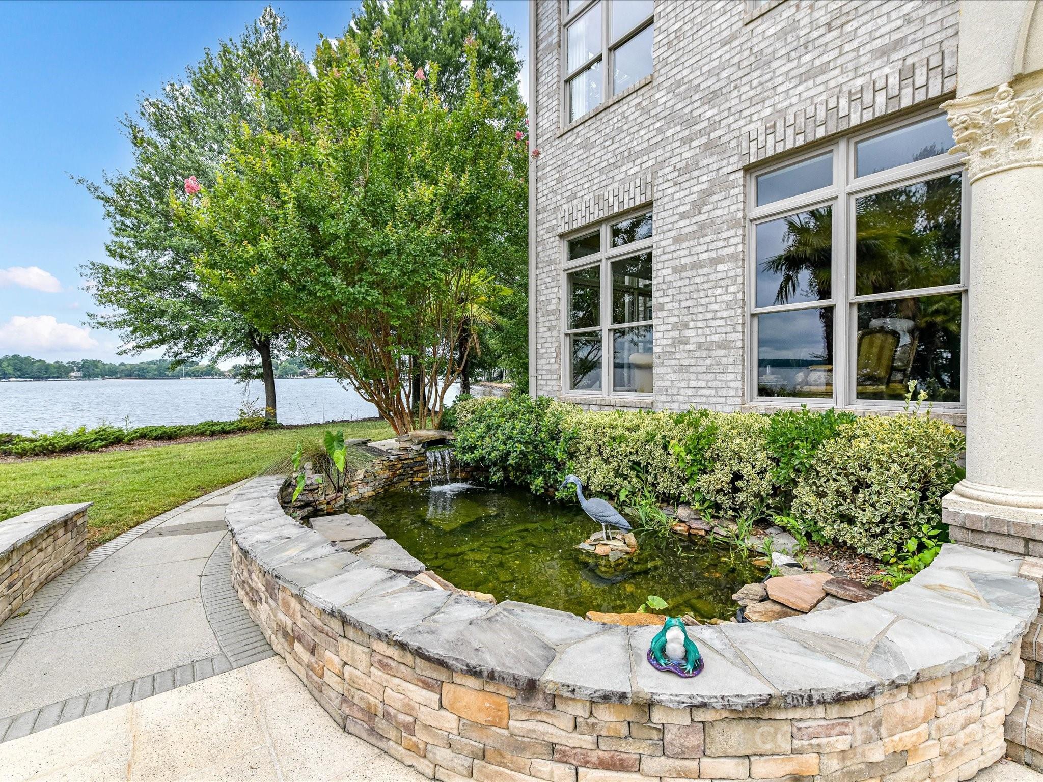 18201 Mainsail Pointe Drive