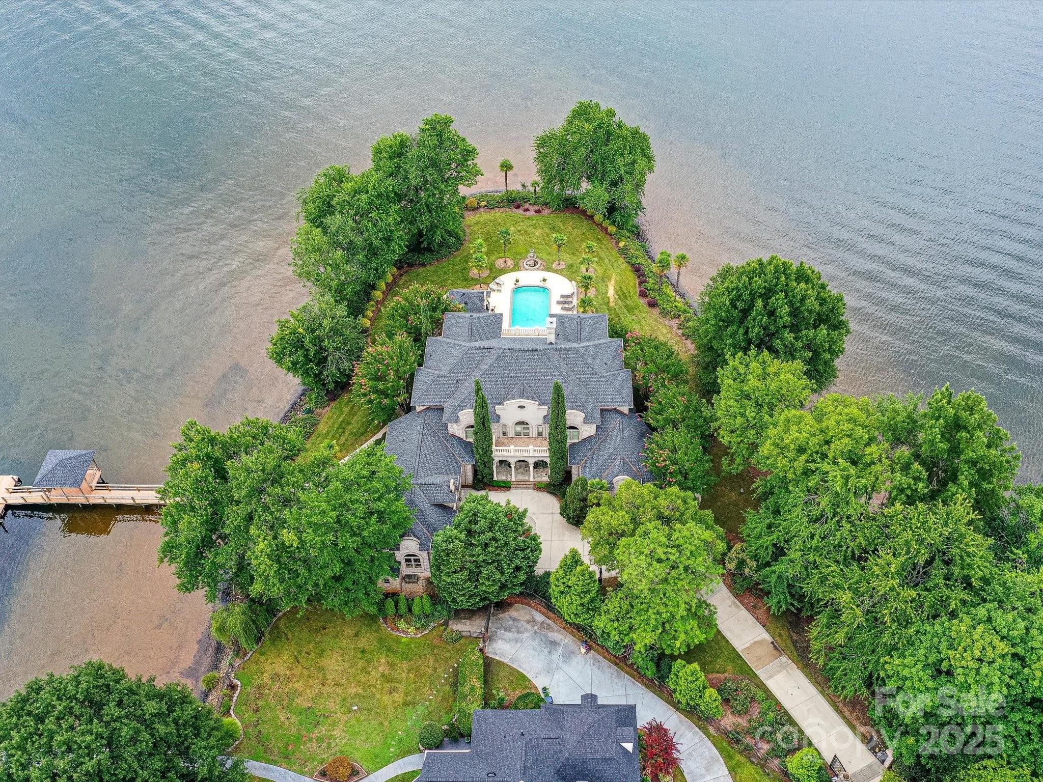 18201 Mainsail Pointe Drive