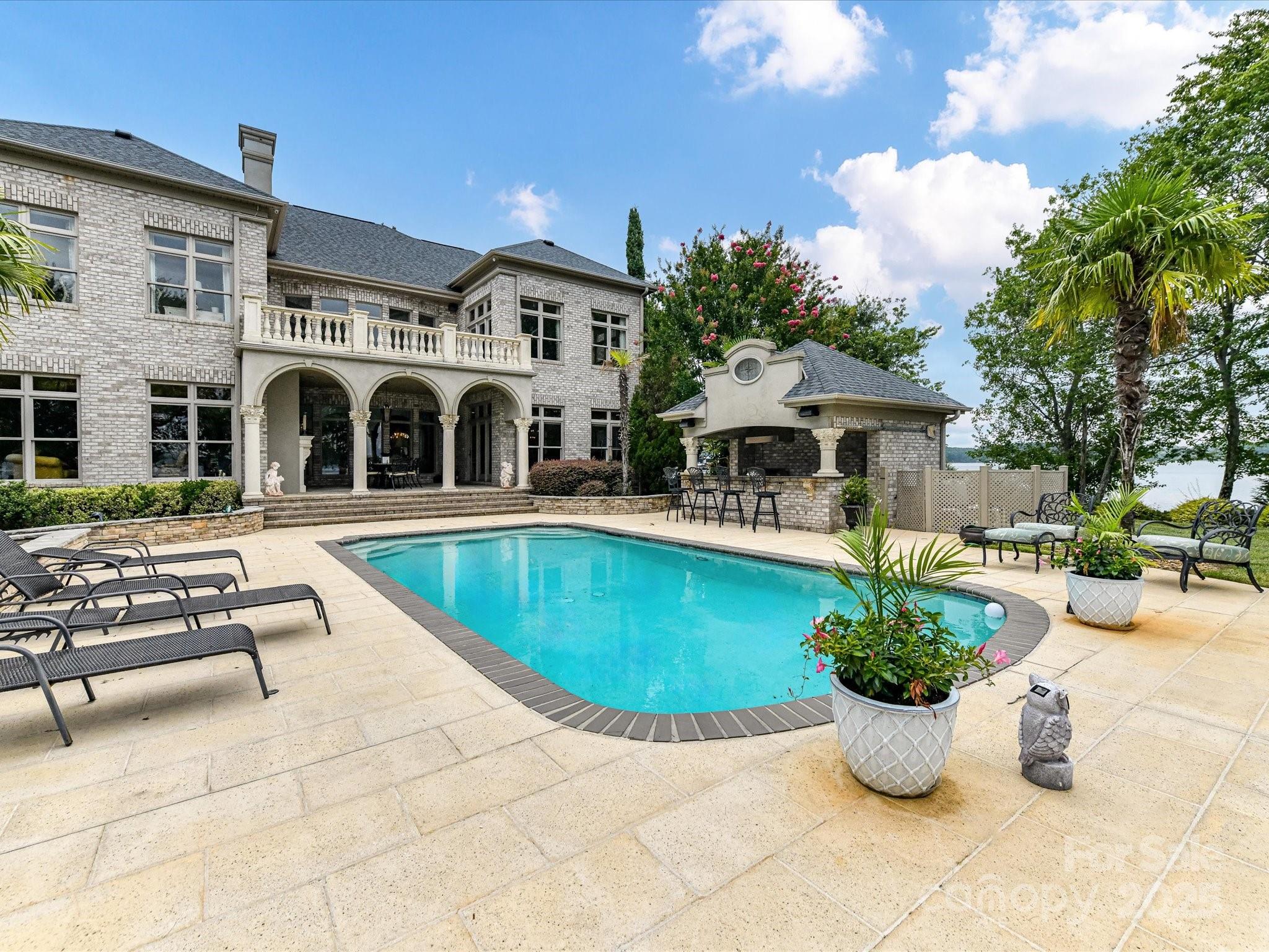 18201 Mainsail Pointe Drive