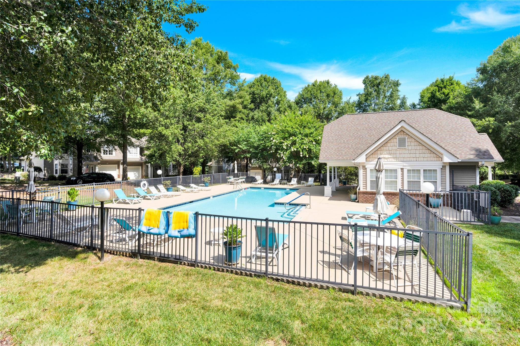 9053 Rosalyn Glen Road