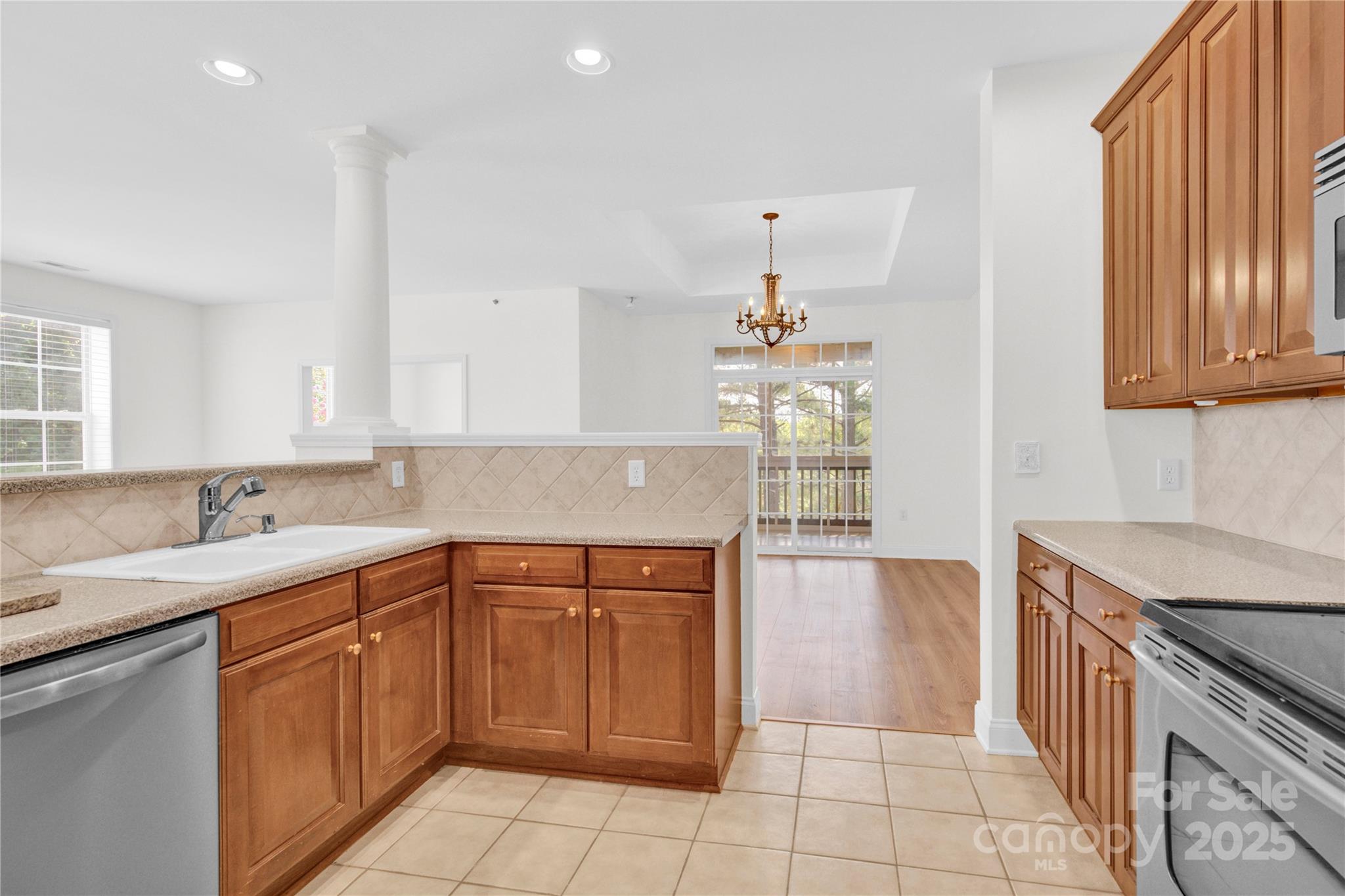 9053 Rosalyn Glen Road