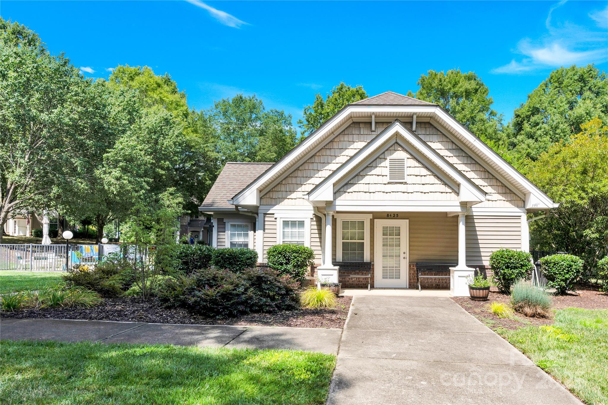 9053 Rosalyn Glen Road