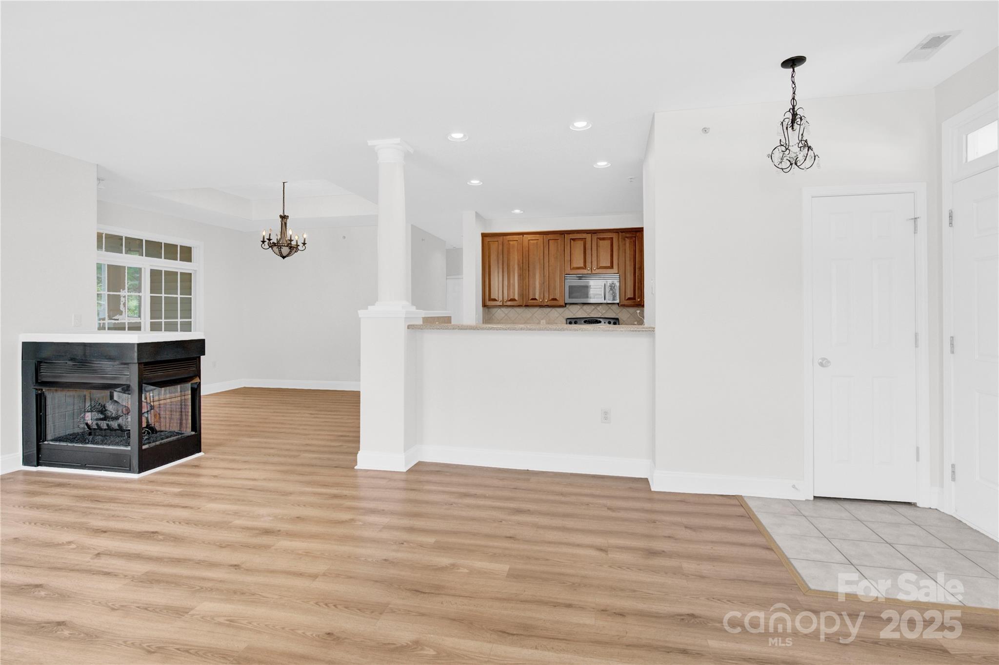 9053 Rosalyn Glen Road