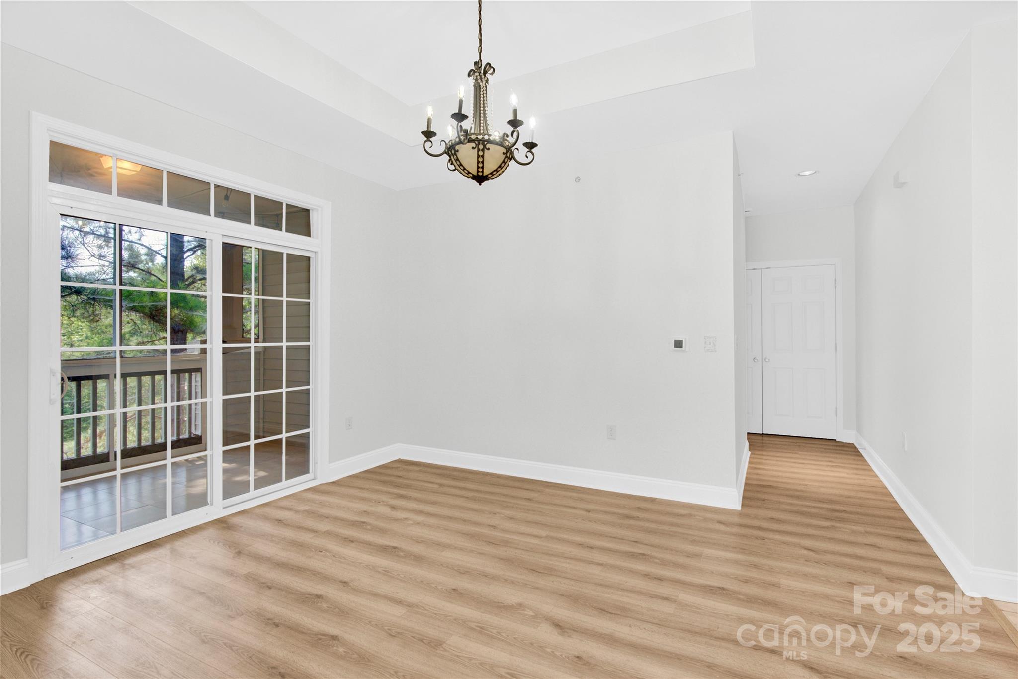 9053 Rosalyn Glen Road