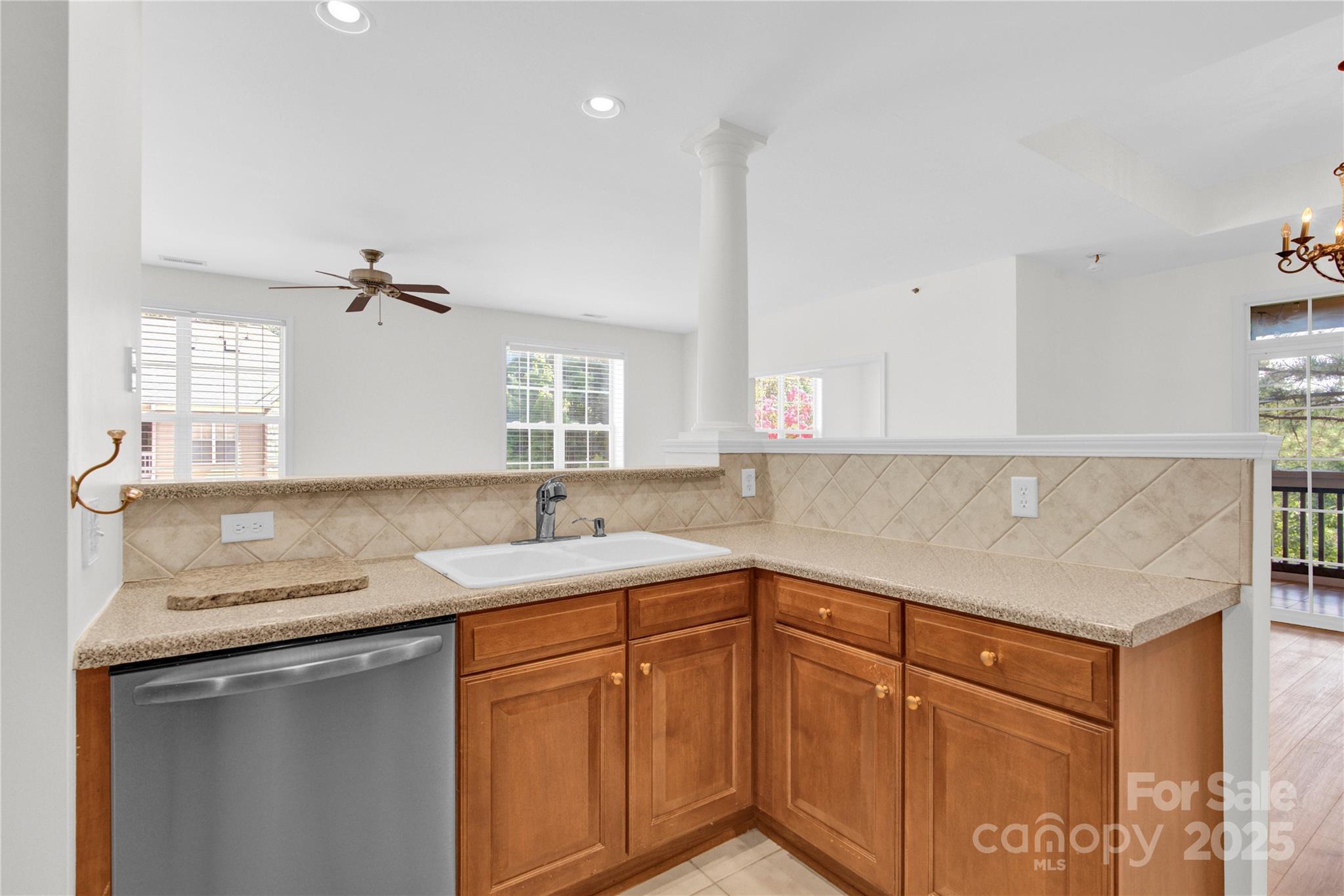 9053 Rosalyn Glen Road