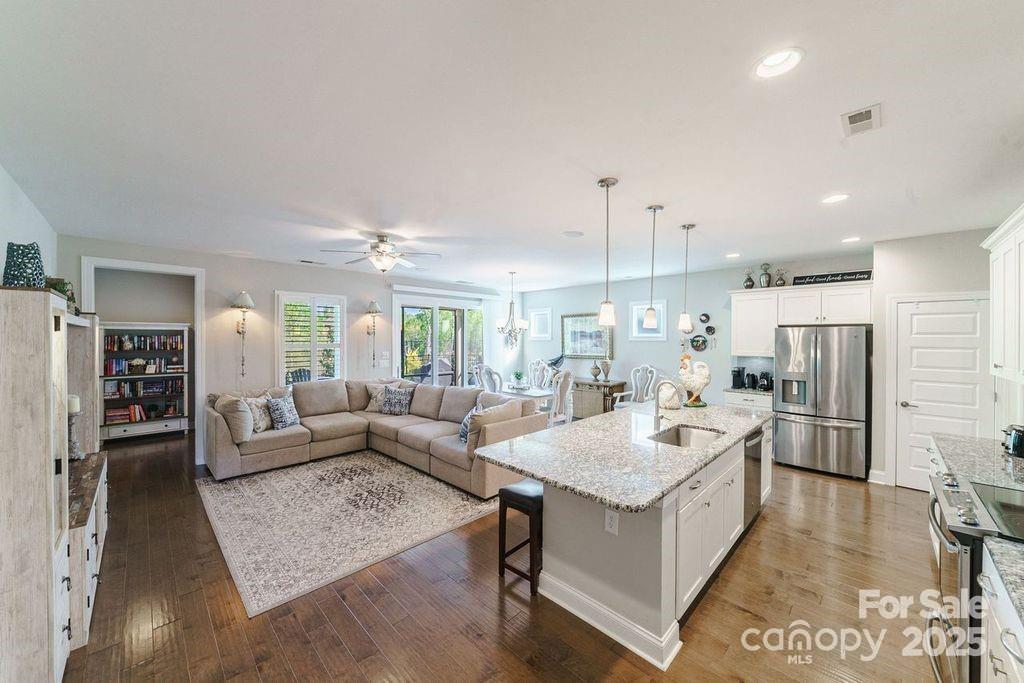 4830 Looking Glass Trail