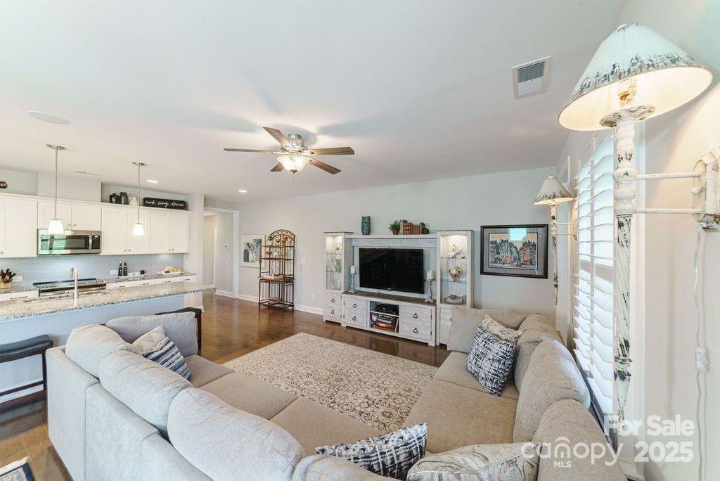 4830 Looking Glass Trail