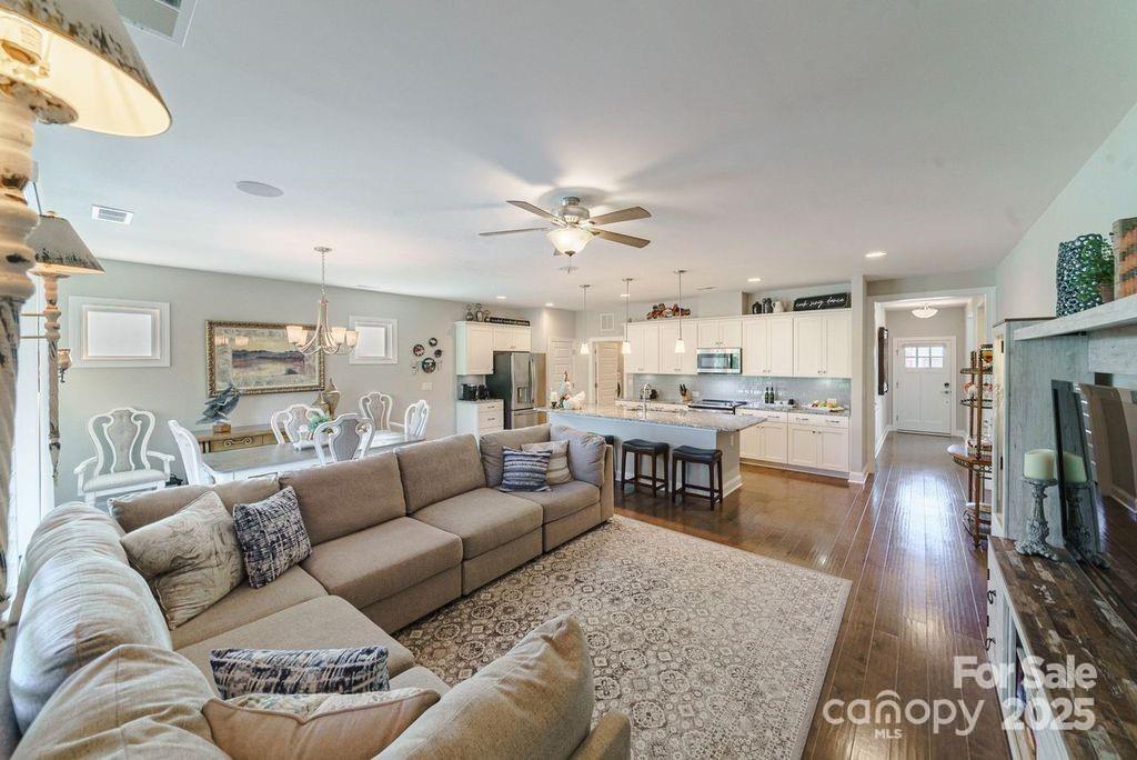 4830 Looking Glass Trail