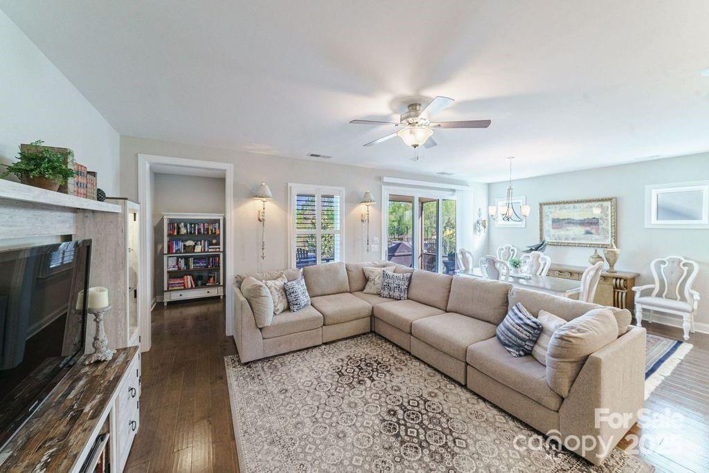 4830 Looking Glass Trail