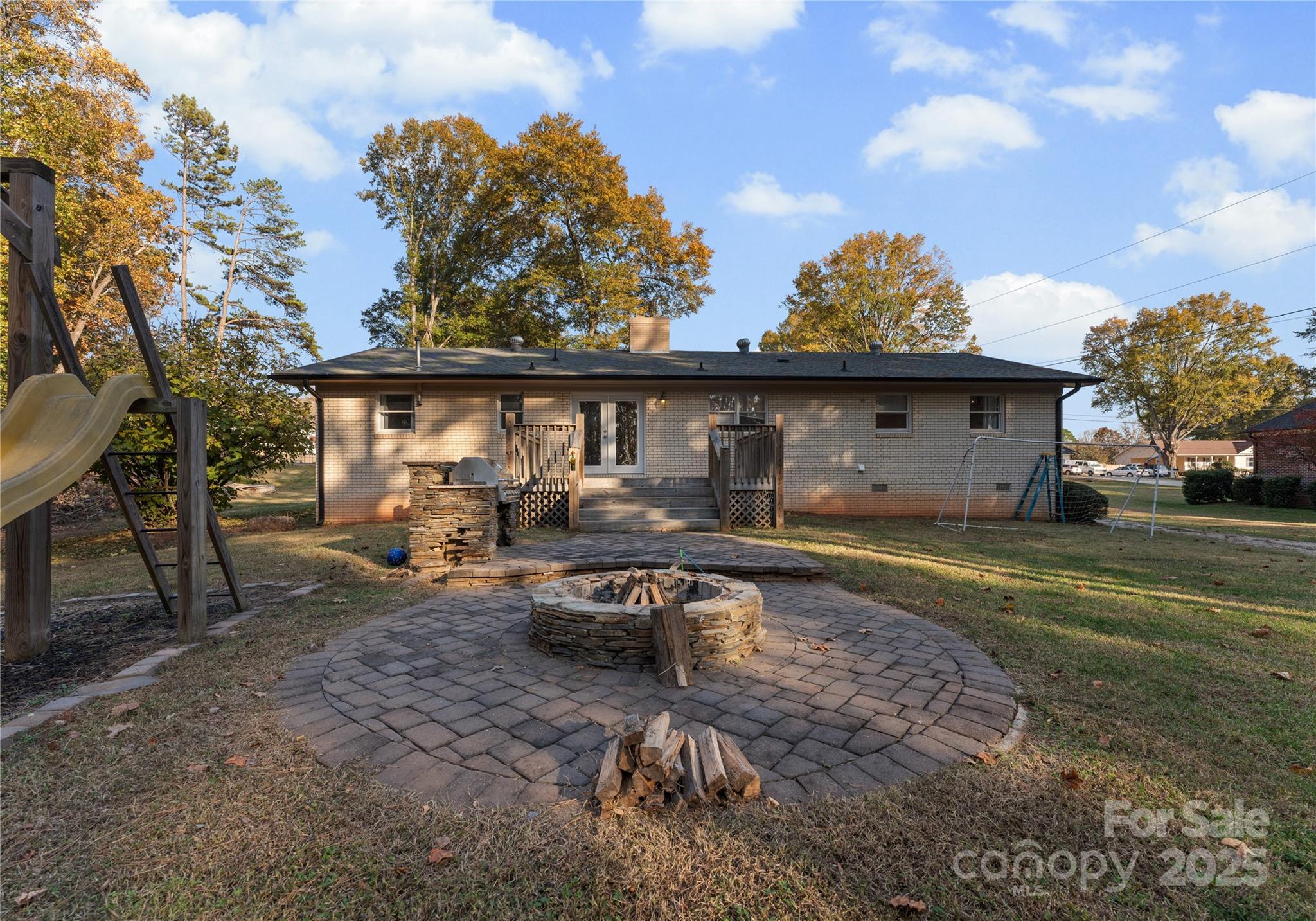 148 Woodland Drive SW