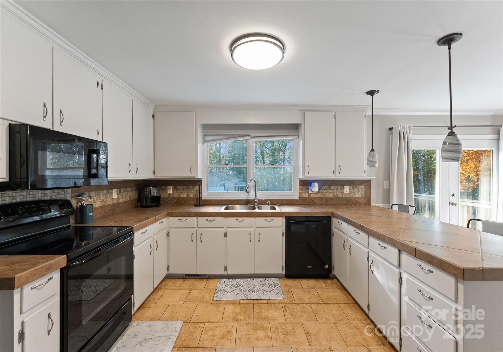 148 Woodland Drive SW