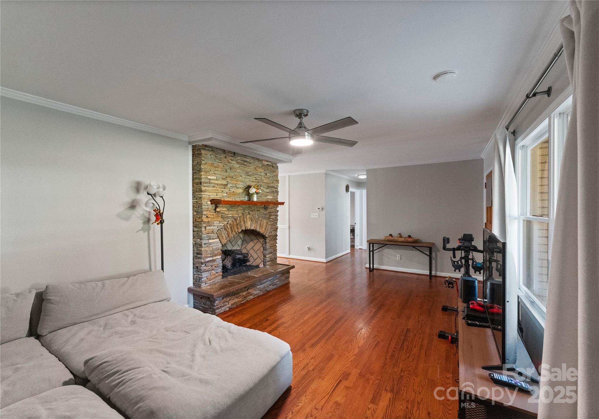 148 Woodland Drive SW