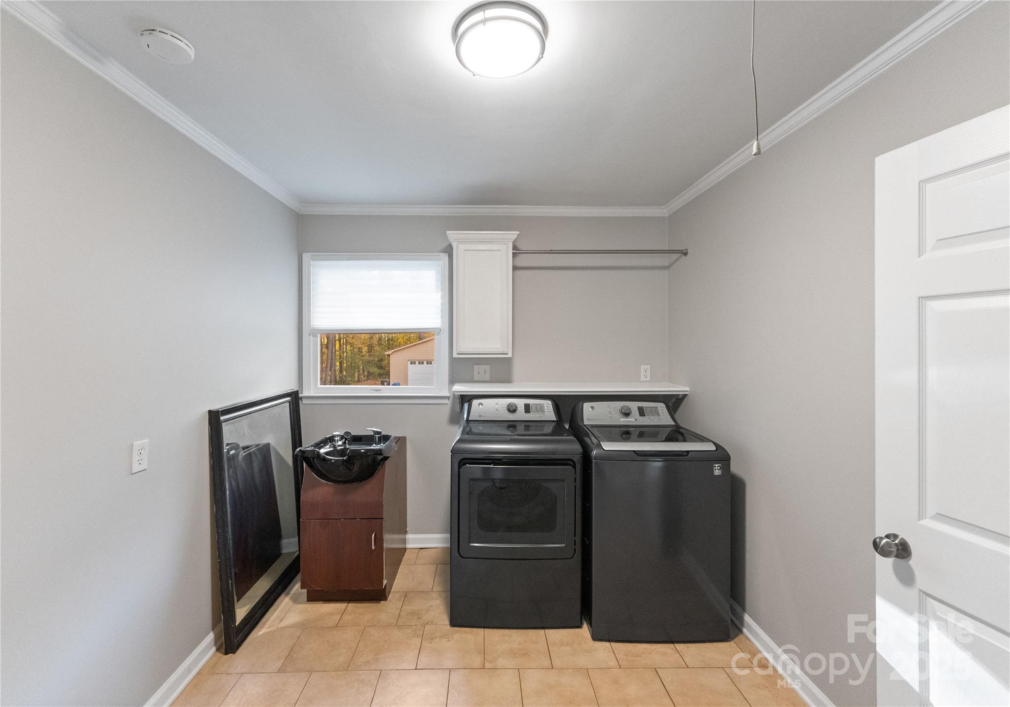 148 Woodland Drive SW
