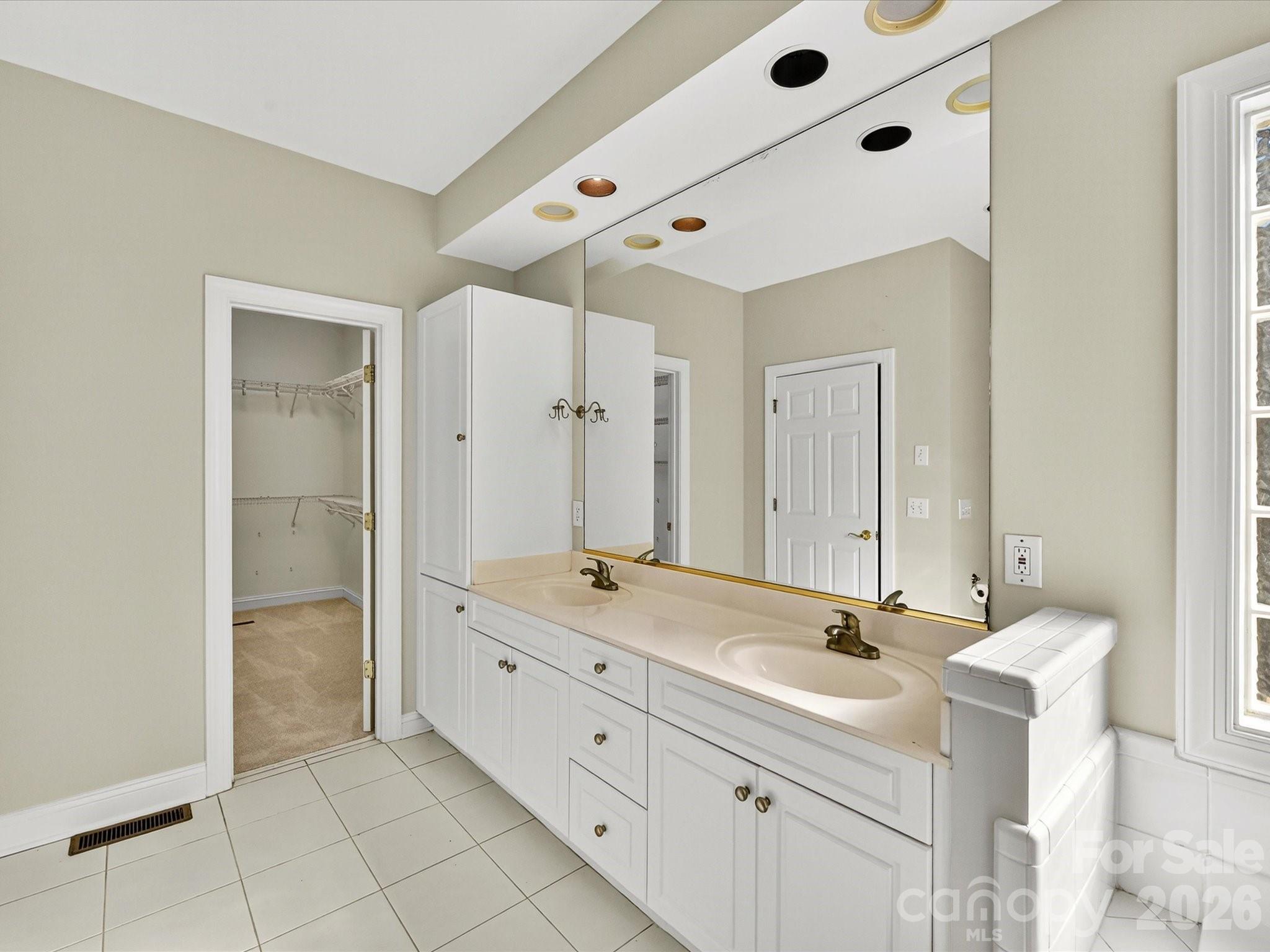 21410 Pinecrest Place