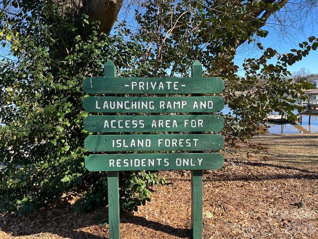 21410 Pinecrest Place