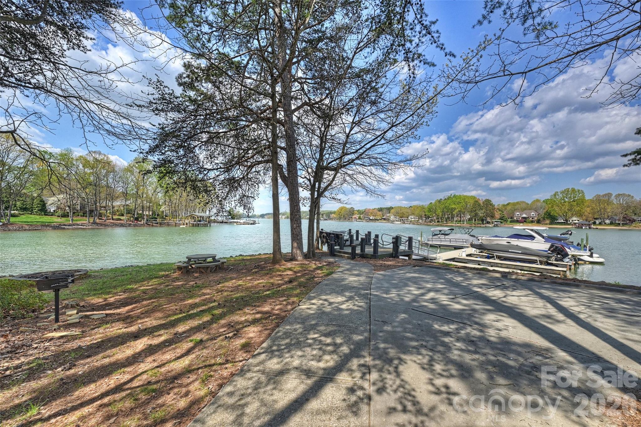 144 Pin Oak Lane