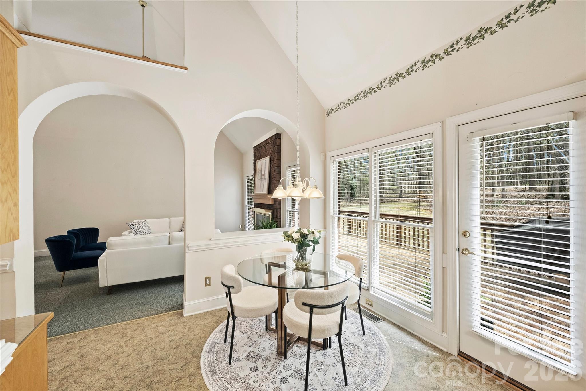 144 Pin Oak Lane