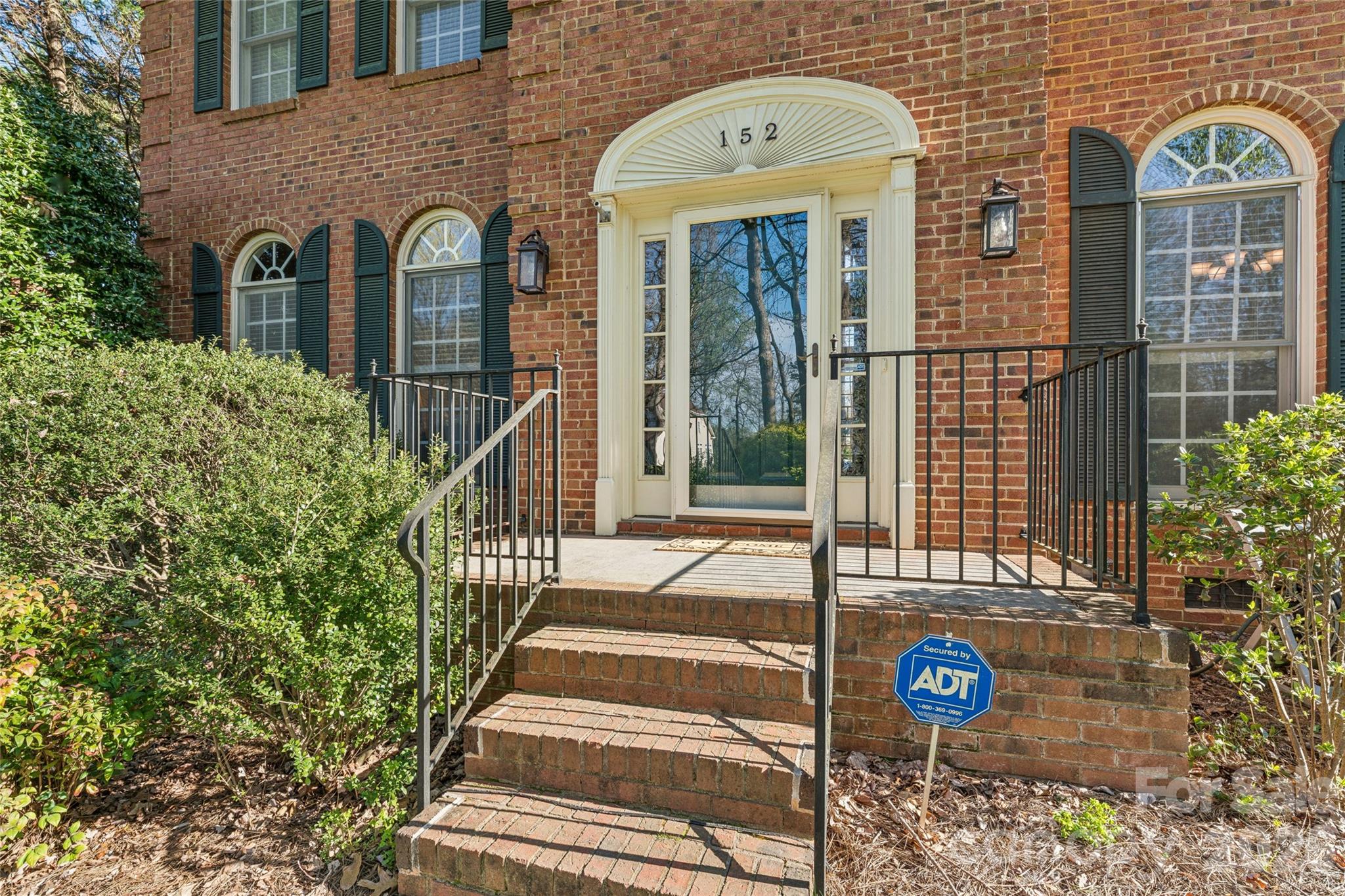 152 Lockerbie Lane