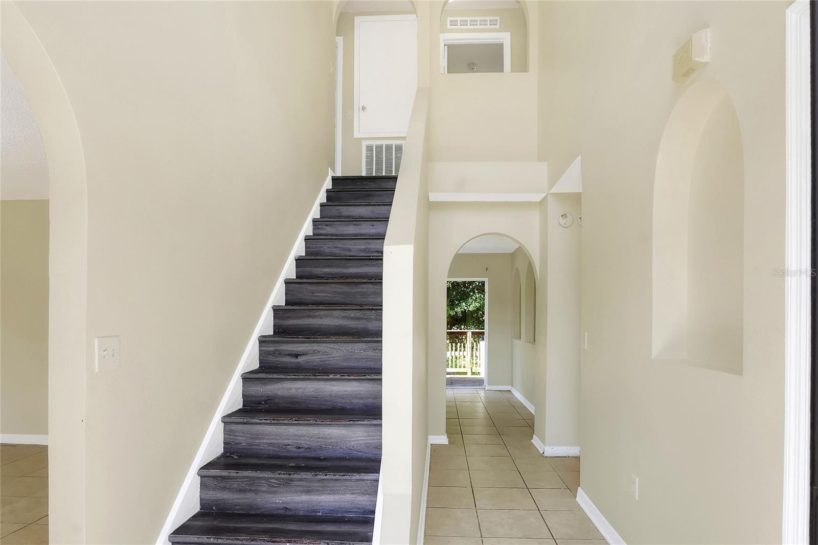 186 ROSEDALE DR