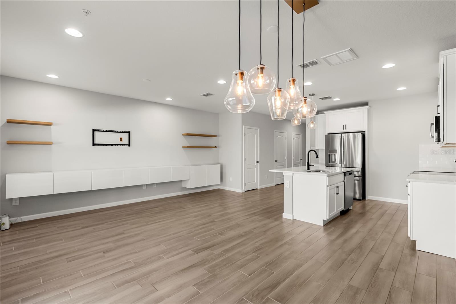 411 CAPE HONEYSUCKLE PL