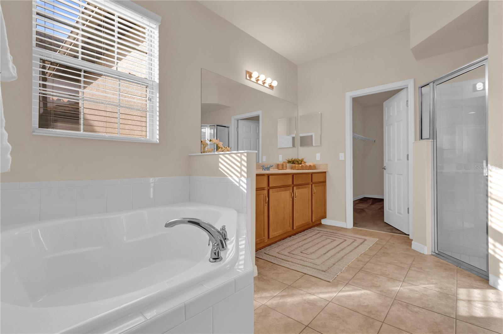 1208 BELLA VISTA CIR