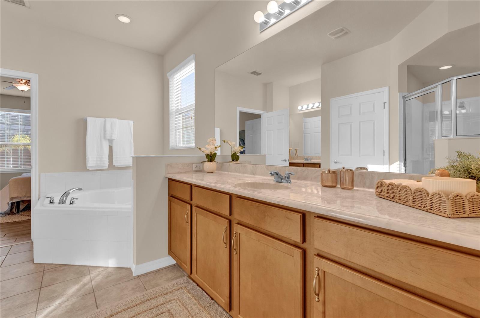 1208 BELLA VISTA CIR