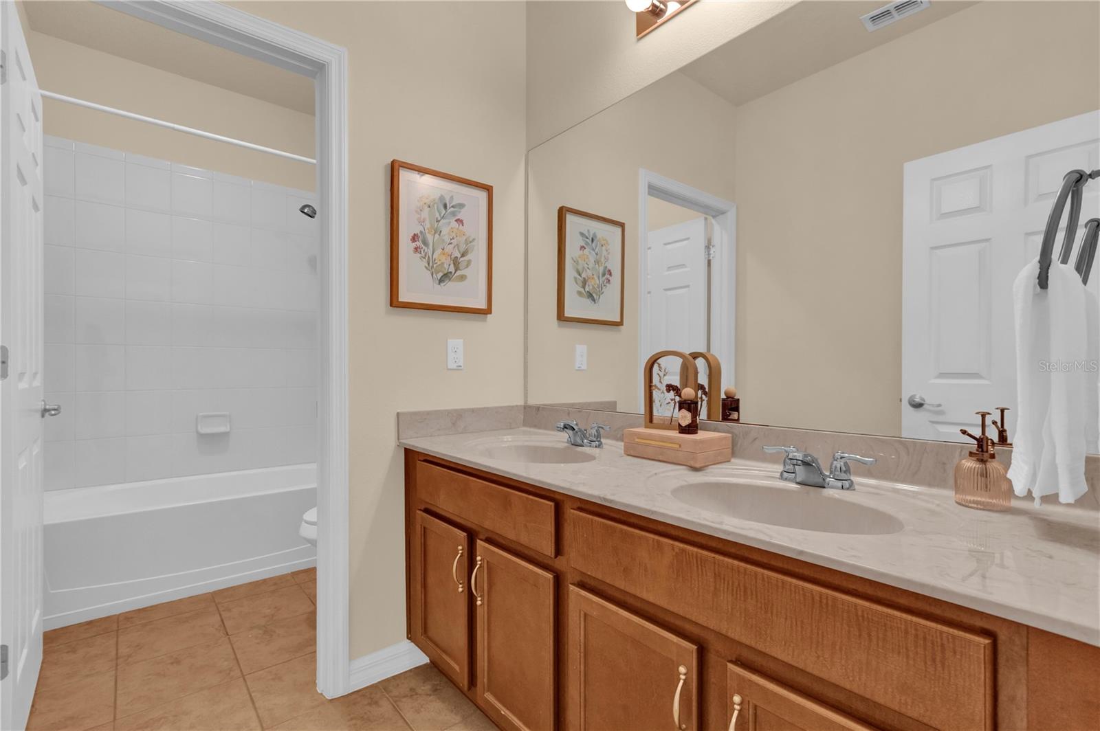 1208 BELLA VISTA CIR