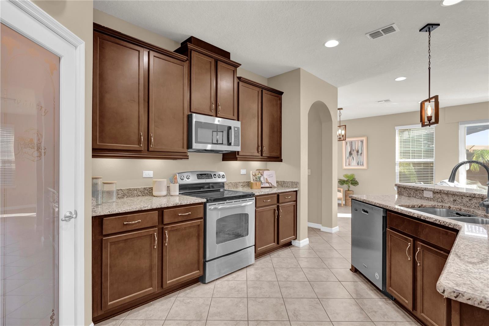 1208 BELLA VISTA CIR