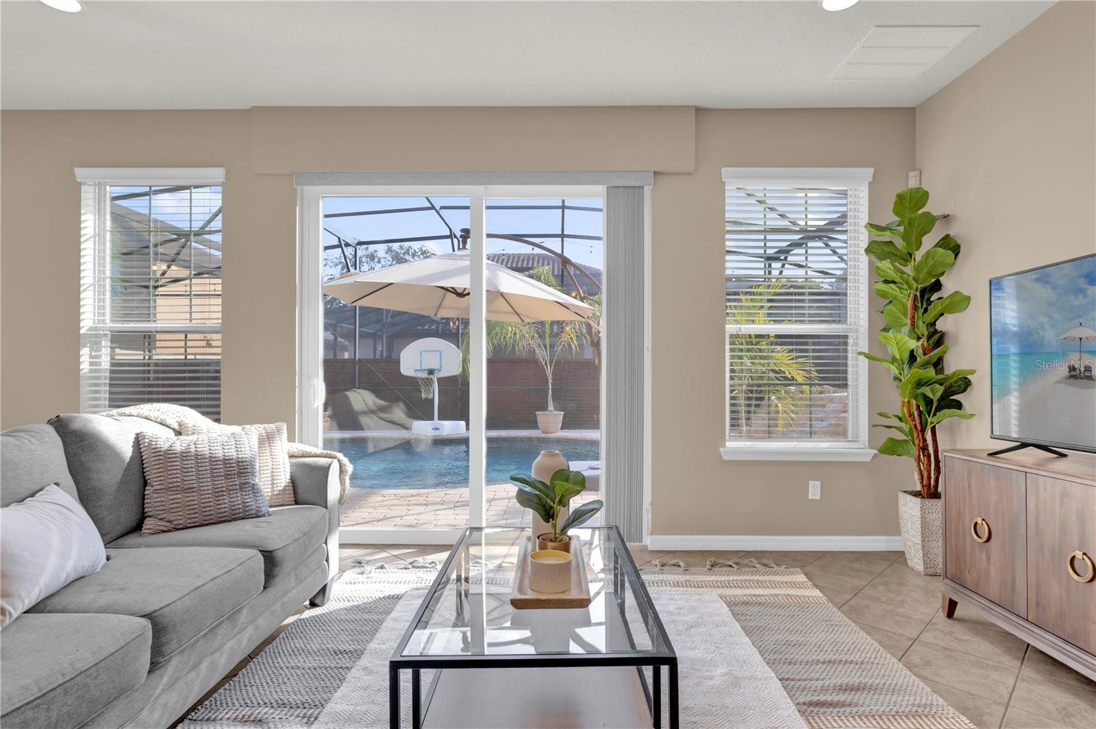 1208 BELLA VISTA CIR