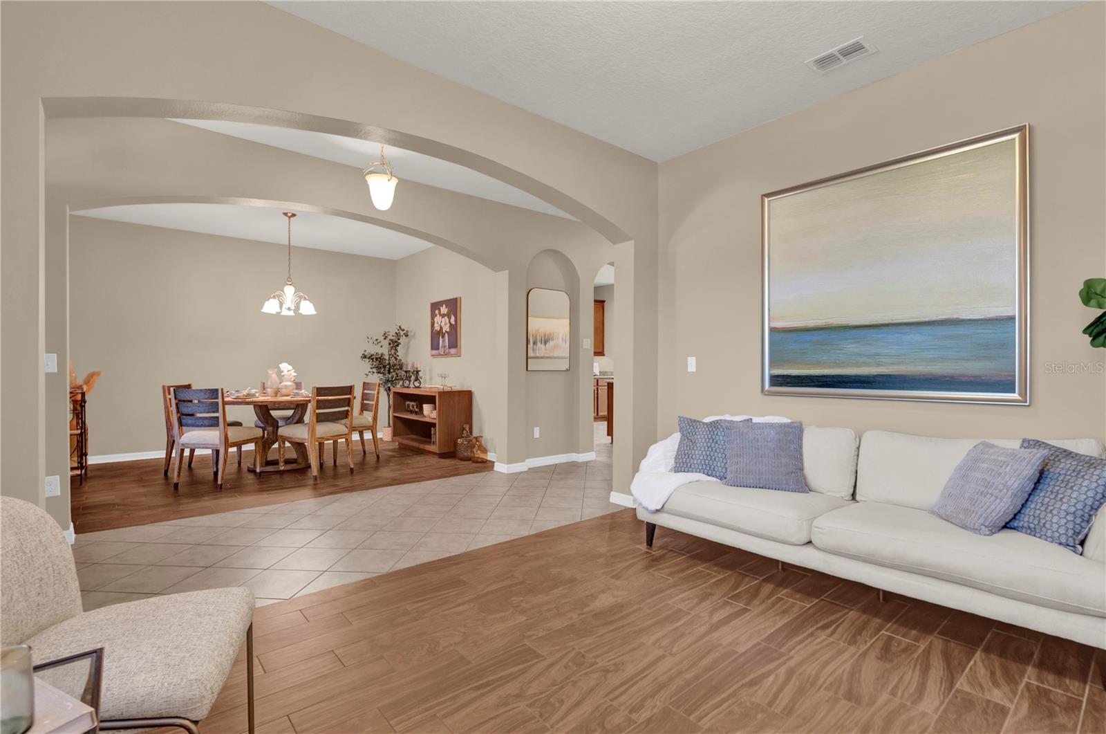 1208 BELLA VISTA CIR