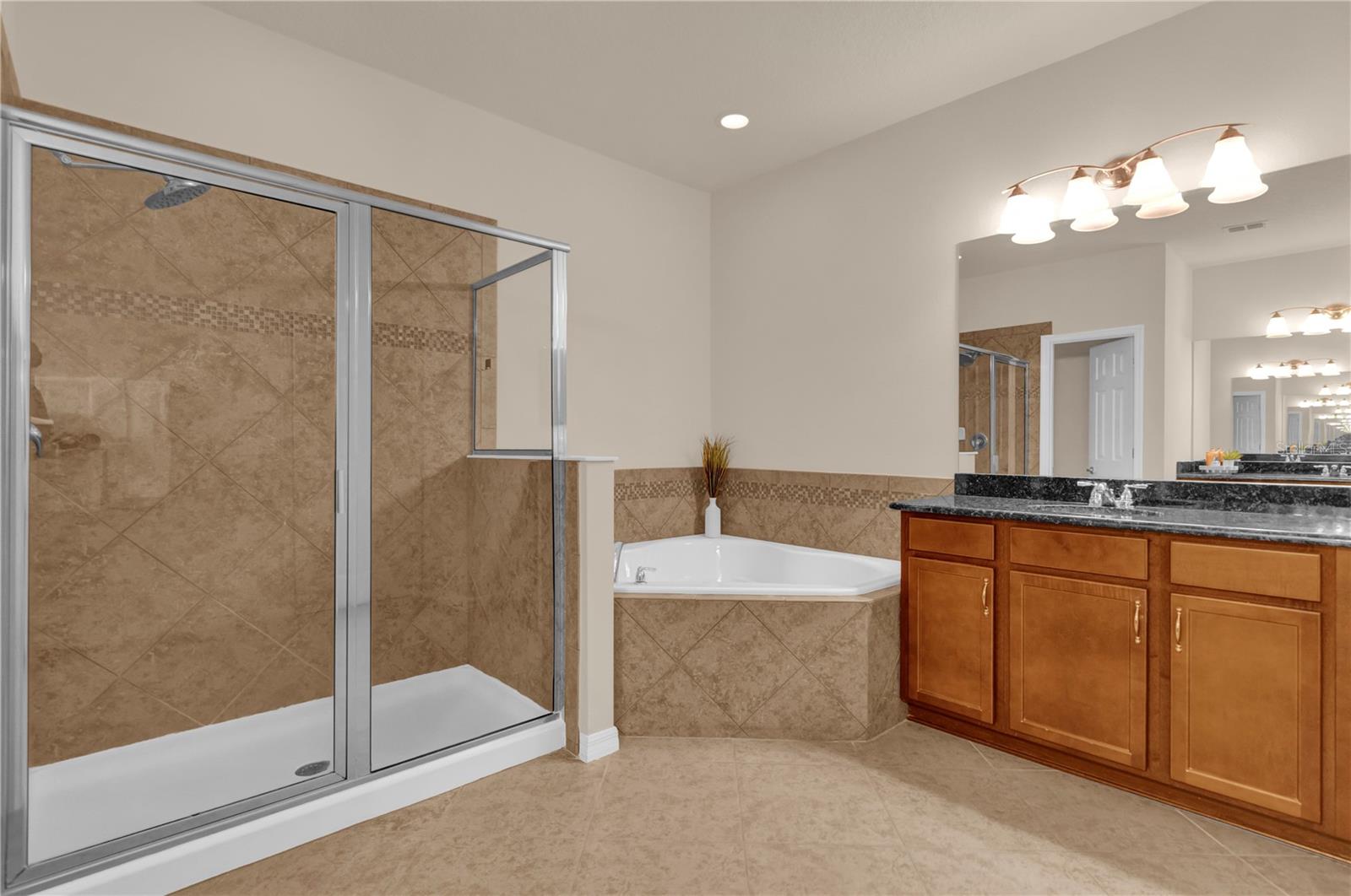 1208 BELLA VISTA CIR