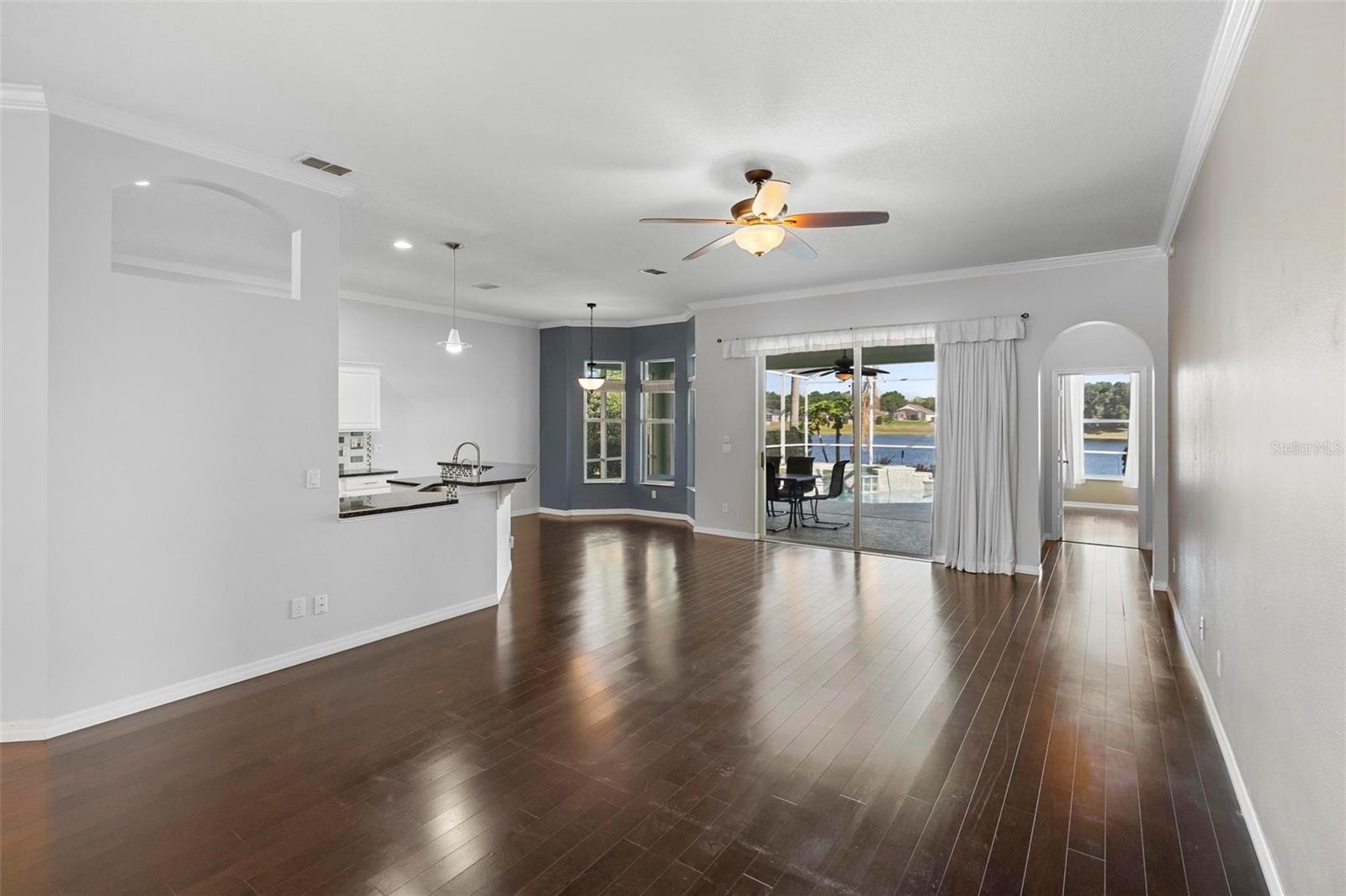 829 LAKEWORTH CIR
