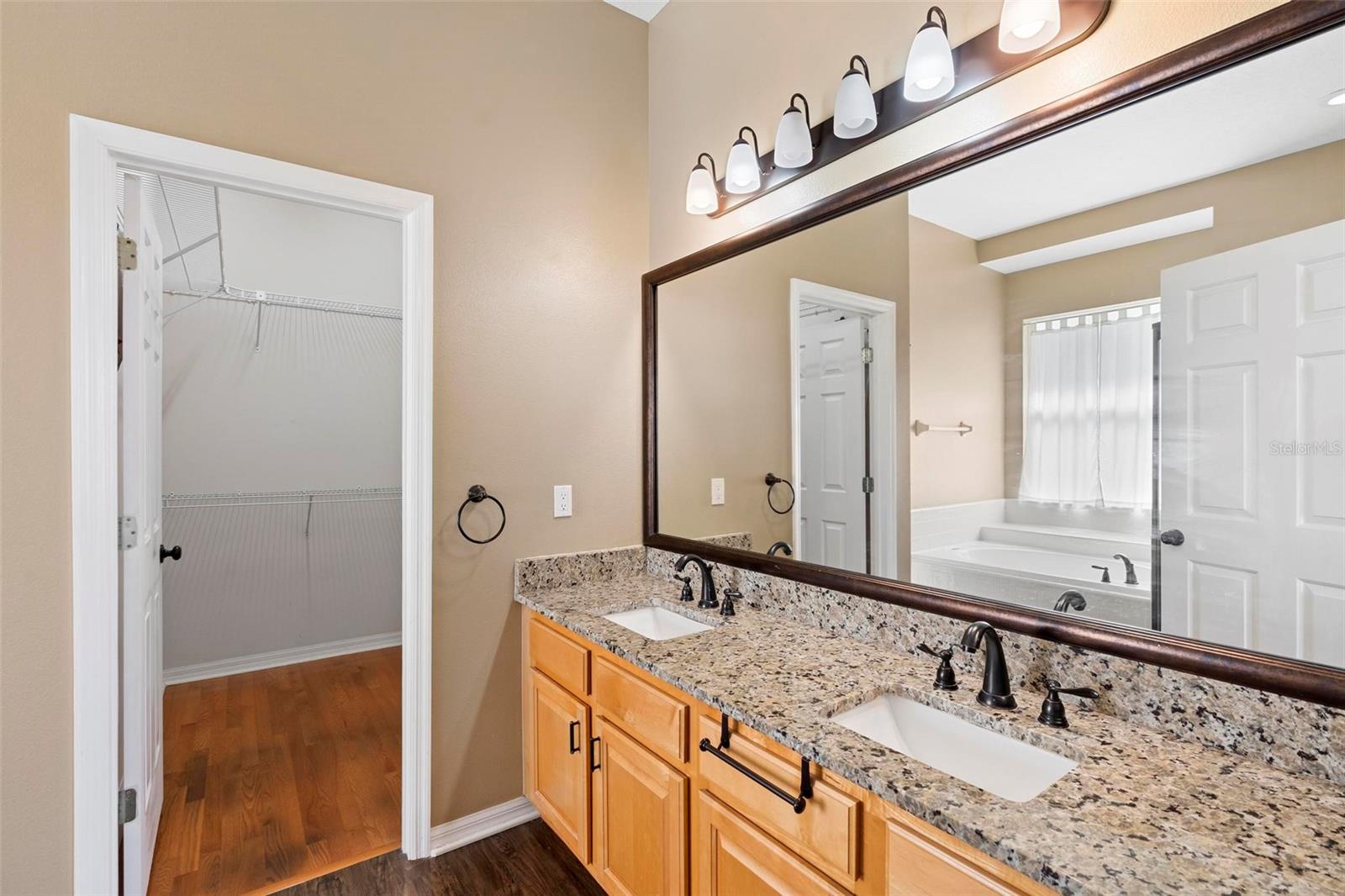 829 LAKEWORTH CIR