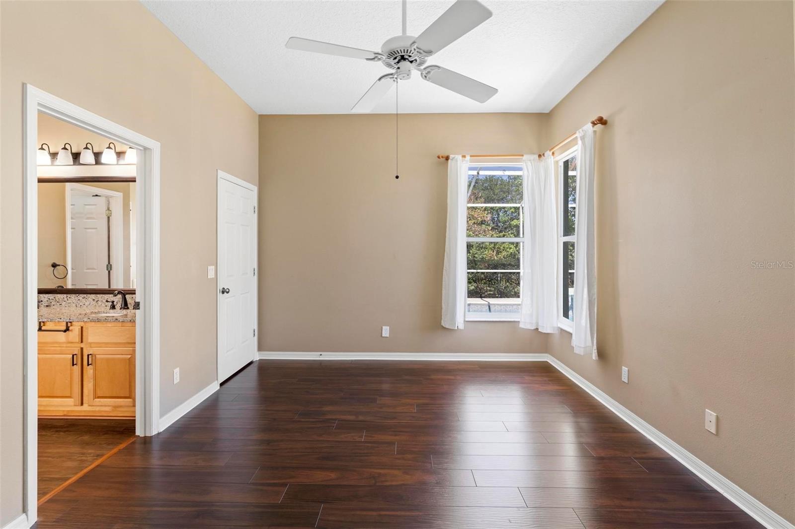 829 LAKEWORTH CIR